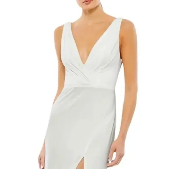 NWT Mac Duggal White Sleeveless V Neck Jersey Gown